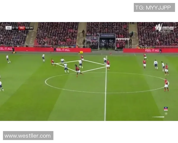 07AC米兰对阵曼联的首发阵容分析与战术解析 07AC米兰对阵曼联的首发阵容分析与战术解析